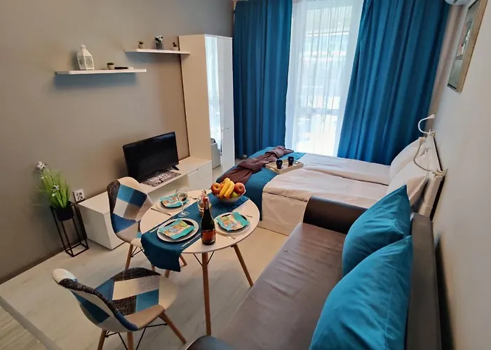 Апартамент Bayview Family Garden A1 *